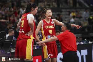 开云登录-宫鲁鸣谈女篮三大中锋：未来离不开这三人 双塔是选择但不是唯一